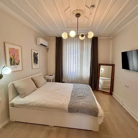 Aparthotel I1 With Lovely View By The Tram Istanbul