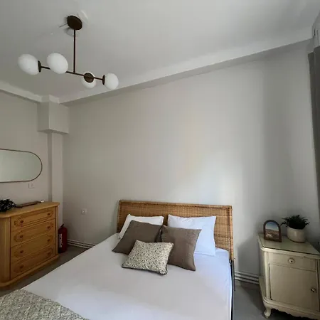 Hotel apartamentowy I1 With Lovely View By The Tram Stambuł